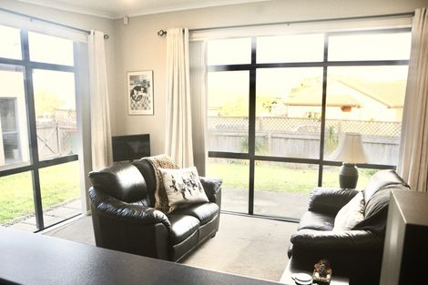 Photo of property in 8c Charlenne Close, Ranui, Auckland, 0612