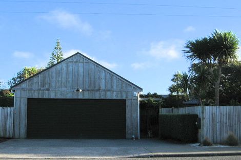 Photo of property in 16 Rauparaha Street, Waikanae Beach, Waikanae, 5036