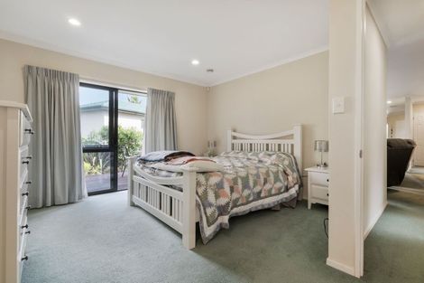 Photo of property in 320 Hill Road, The Gardens, Auckland, 2105