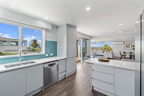 Photo of property in 27 High Road, Glenfield, Auckland, 0629