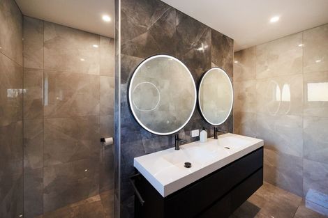 Photo of property in 37 Vaucluse Heights, Fitzherbert, Palmerston North, 4410