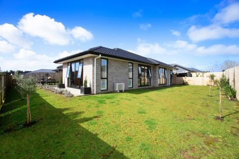 Photo of property in 6 Tilly Lane, Huapai, Kumeu, 0810