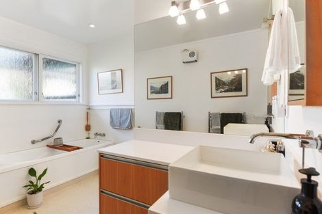 Photo of property in 2 Highfield Place, Lynmore, Rotorua, 3010