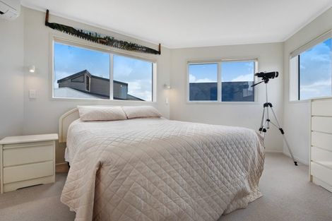 Photo of property in 7b Peter Terrace, Castor Bay, Auckland, 0620