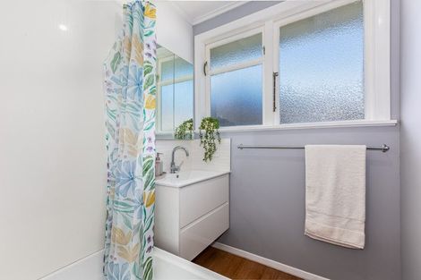 Photo of property in 4a Hollard Grove, Avalon, Lower Hutt, 5011