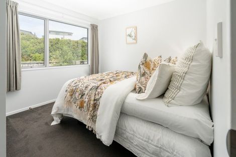 Photo of property in 15 Belize Grove, Grenada Village, Wellington, 6037