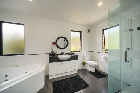 Photo of property in 44 Ruapehu Drive, Fitzherbert, Palmerston North, 4410