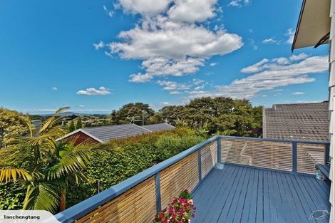 Photo of property in 1/35 Girrahween Drive, Totara Vale, Auckland, 0629