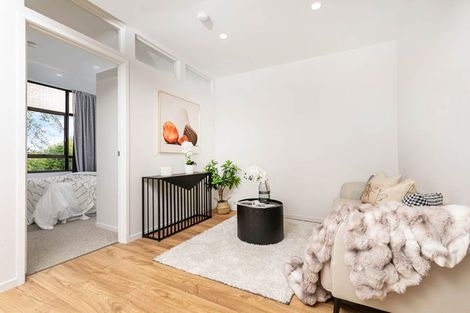 Photo of property in 3/28 Evelyn Place, Hillcrest, Auckland, 0627