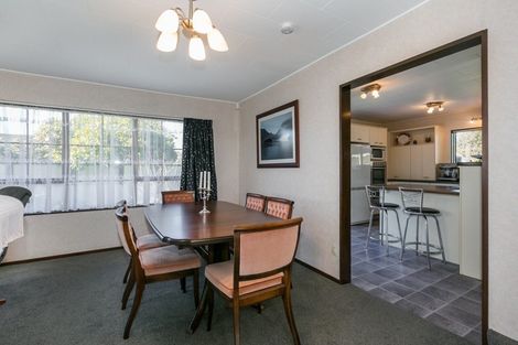 Photo of property in 12 Kaweka Place, Havelock North, 4130