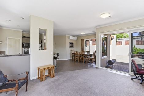 Photo of property in 10 Metzenthin Close, Raumati South, Paraparaumu, 5032