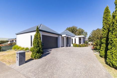 Photo of property in 2 Queens Walk, Taradale, Napier, 4112