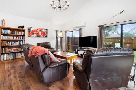 Photo of property in 75 St Annes Crescent, Wattle Downs, Auckland, 2103