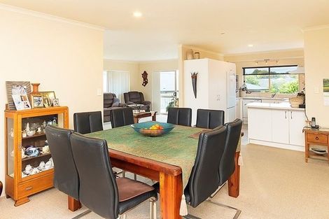 Photo of property in 18 Ernest Shackleton Place, Waiuku, 2123