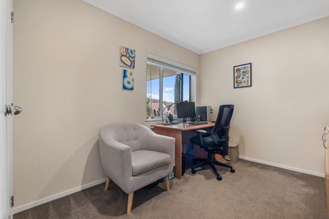 Photo of property in 31 Gillett Place, Botany Downs, Auckland, 2014