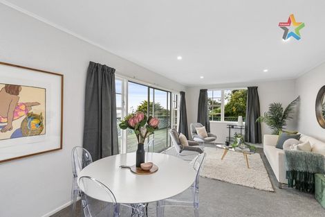 Photo of property in 1/22 Dowse Drive, Maungaraki, Lower Hutt, 5010