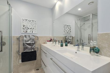 Photo of property in 2d/171 Hurstmere Road, Takapuna, Auckland, 0622