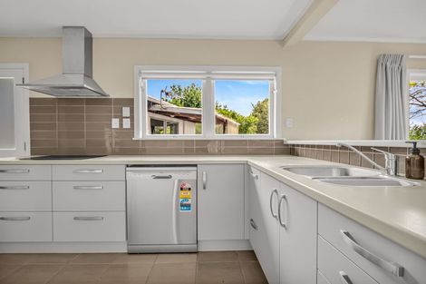 Photo of property in 10 Mackwood Place, Birkdale, Auckland, 0626