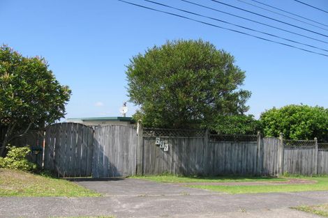 Photo of property in 777 East Coast Road, Northcross, Auckland, 0630