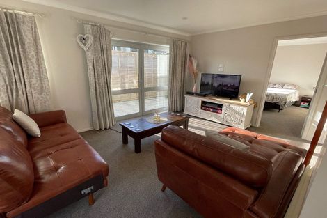 Photo of property in 38 Powrie Street, Glenfield, Auckland, 0629