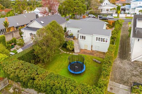 Photo of property in 41 Hanlon Crescent, Narrow Neck, Auckland, 0624