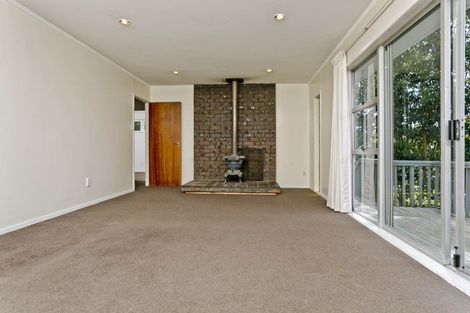 Photo of property in 7 Tahu Crescent, Sunnynook, Auckland, 0620