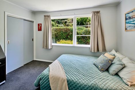 Photo of property in 22 Rintoul Grove, Stokes Valley, Lower Hutt, 5019