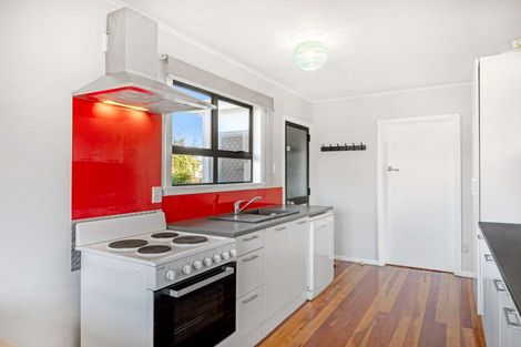 Photo of property in 10 Omori Place, Castlecliff, Whanganui, 4501