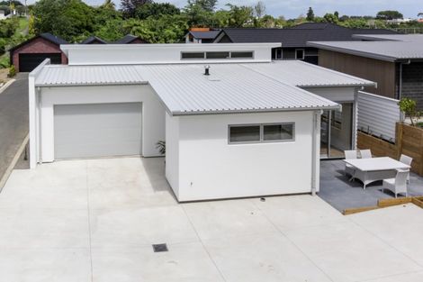 Photo of property in 4 Mackillop Way, Brooklands, New Plymouth, 4310