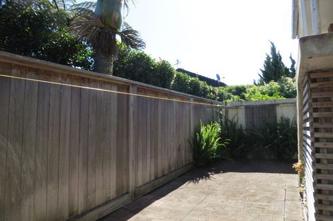 Photo of property in 3/240 Hurstmere Road, Takapuna, Auckland, 0622