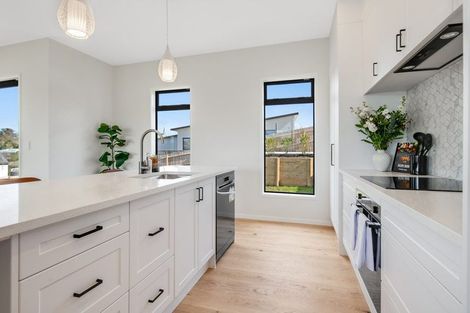 Photo of property in 4d Forlong Rise, Helensville, 0800