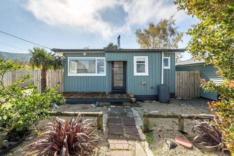 Photo of property in 15 Woodward Street East, Featherston, 5710