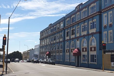 Photo of property in Devonport Apartments, 31/127 Saint Aubyn Street, New Plymouth, 4310