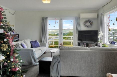 Photo of property in 34 Stewart Drive, Newlands, Wellington, 6037