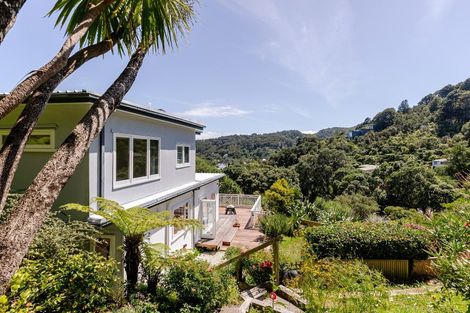 Photo of property in 31 Walter Road, Lowry Bay, Lower Hutt, 5013