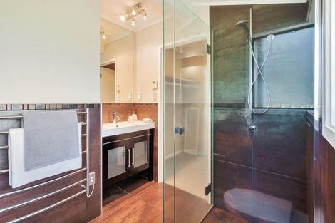 Photo of property in 1/31 Deverell Place, Northcross, Auckland, 0632