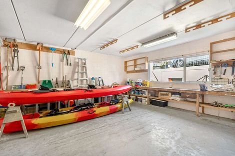 Photo of property in 39 Waikawa Road, Picton, 7220