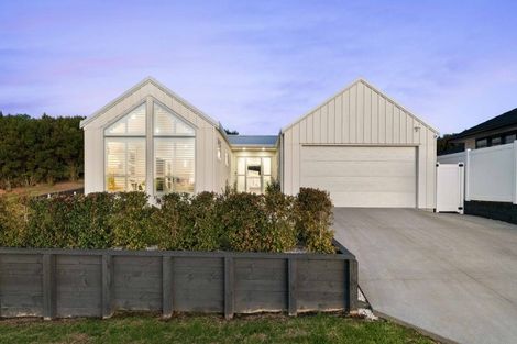 Photo of property in 24 Orawahi Road, Glenbrook, 2681
