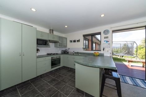 Photo of property in 30 Logan Way, Kelvin Grove, Palmerston North, 4414