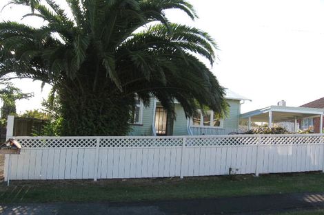 Photo of property in 1/18 Craigbank Avenue, New Lynn, Auckland, 0600