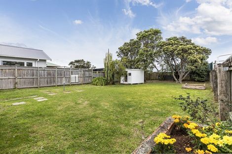 Photo of property in 94 Endeavour Street, Lyall Bay, Wellington, 6022