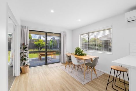 Photo of property in 15 Farquhars Road, Redwood, Christchurch, 8051