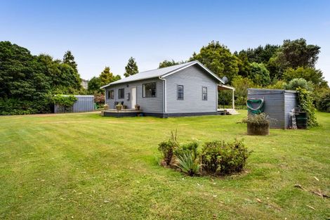 Photo of property in 2952 Eltham Road, Opunake, 4682