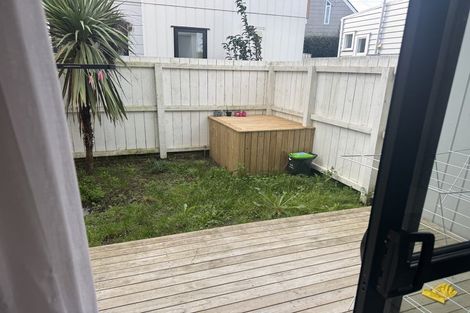 Photo of property in 3/2c Walsall Street, Avondale, Auckland, 1026
