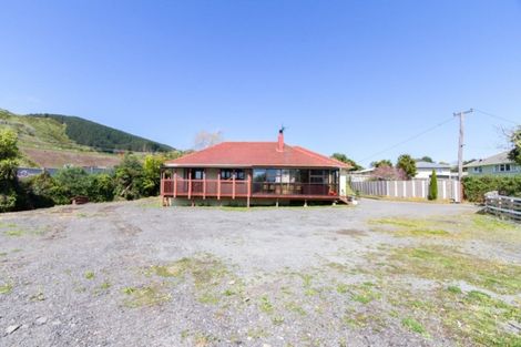 Photo of property in 92 Tremewan Street, Tawa, Wellington, 5028