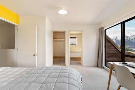Photo of property in 60b Wynyard Crescent, Fernhill, Queenstown, 9300