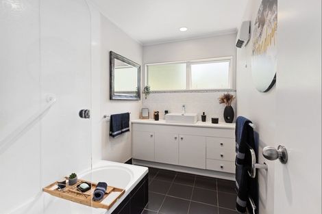 Photo of property in 13 Orewa Heights Crescent, Orewa, 0931