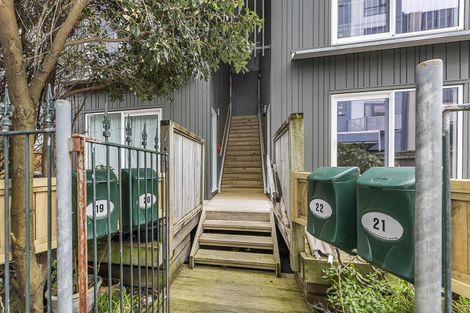 Photo of property in 20/3 Kelvin Grove, Te Aro, Wellington, 6011