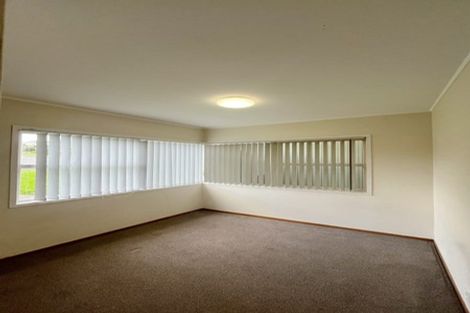 Photo of property in 12 Holdaway Avenue, Northcote, Auckland, 0627