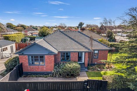 Photo of property in 121 Selwyn Street, Somerfield, Christchurch, 8024